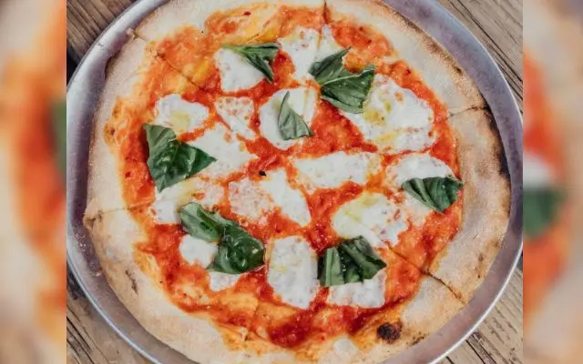 pizza margherita à la mozzarella de bufflonne (buffala)