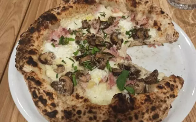 pizza tartufata à la crème de truffe